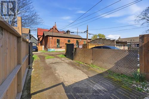 123 East Avenue N, Hamilton, ON - Outdoor