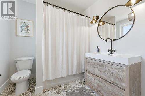 123 East Avenue N, Hamilton, ON - Indoor Photo Showing Bathroom