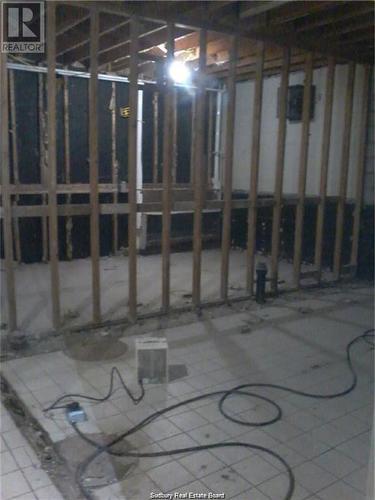 16 Jessie, Lively, ON - Indoor