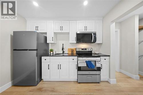 1663 Drouillard Road, Windsor, ON - Indoor Photo Showing Kitchen