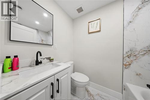 1663 Drouillard Road, Windsor, ON - Indoor Photo Showing Bathroom