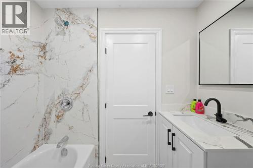 1663 Drouillard Road, Windsor, ON - Indoor Photo Showing Bathroom