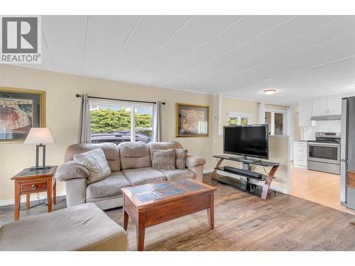 Bright, spacious living room. - 12022 Pretty Road Unit# 16, Lake Country, BC 