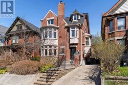 220 WRIGHT AVENUE Toronto, ON M6R 1L3