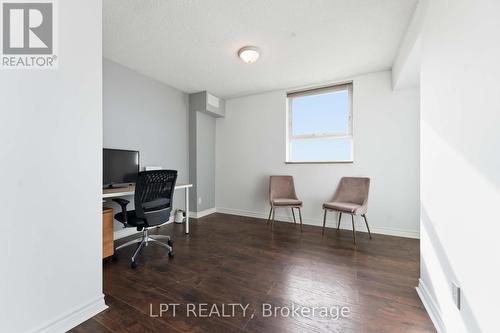 314 - 555 Brittany Drive, Ottawa, ON - Indoor