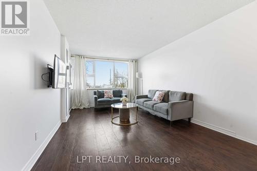 314 - 555 Brittany Drive, Ottawa, ON - Indoor Photo Showing Living Room