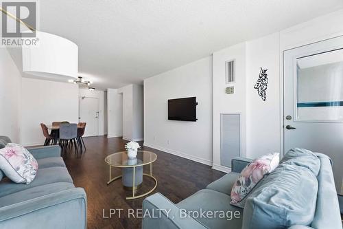 314 - 555 Brittany Drive, Ottawa, ON - Indoor Photo Showing Living Room