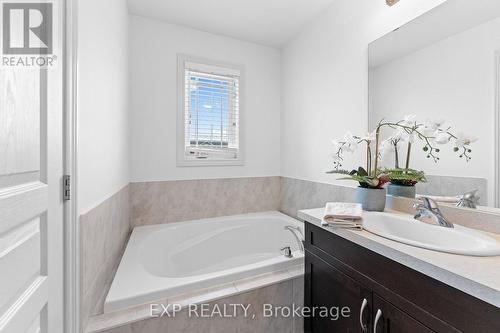 4875 John Street, Lincoln (Beamsville), ON - Indoor Photo Showing Bathroom