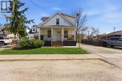 590 SCOTT STREET St. Catharines (Carlton/Bunting), ON L2M 3X6