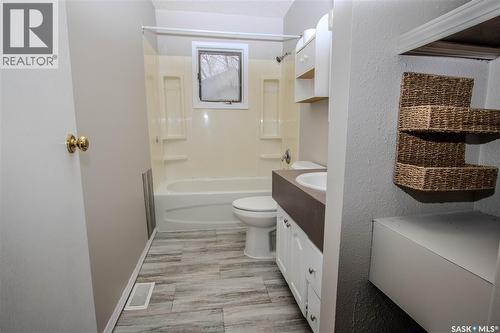 344 Angus Street, Regina, SK - Indoor Photo Showing Bathroom