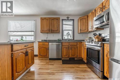 612 M Avenue S, Saskatoon, SK - Indoor Photo Showing Kitchen
