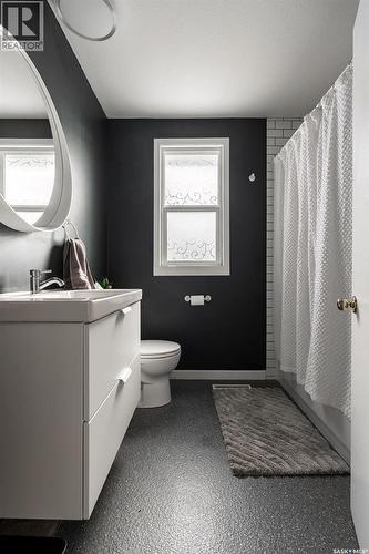 612 M Avenue S, Saskatoon, SK - Indoor Photo Showing Bathroom