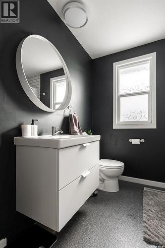 612 M Avenue S, Saskatoon, SK - Indoor Photo Showing Bathroom
