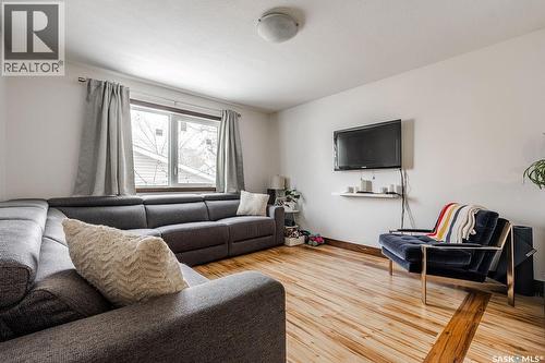 612 M Avenue S, Saskatoon, SK - Indoor Photo Showing Living Room