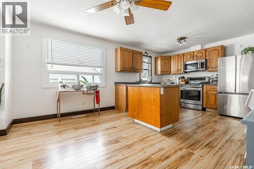 612 M Avenue S, Saskatoon, SK - Indoor Photo Showing Kitchen With Stainless Steel Kitchen
