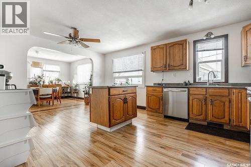 612 M Avenue S, Saskatoon, SK - Indoor Photo Showing Kitchen