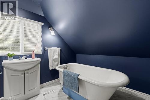 25 Mckinstry Street, Hamilton, ON - Indoor Photo Showing Bathroom