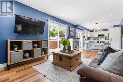 2474 Cavendish Drive, Burlington, ON - Indoor Photo Showing Living Room