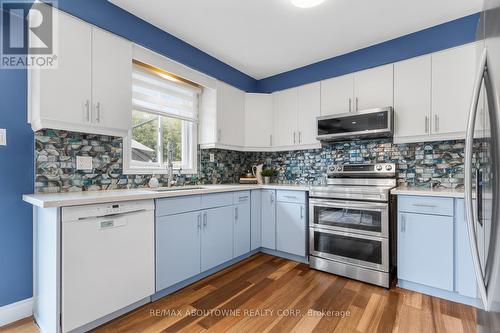 2474 Cavendish Drive, Burlington, ON - Indoor Photo Showing Kitchen With Upgraded Kitchen