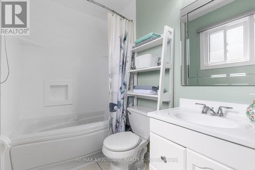 2474 Cavendish Drive, Burlington, ON - Indoor Photo Showing Bathroom