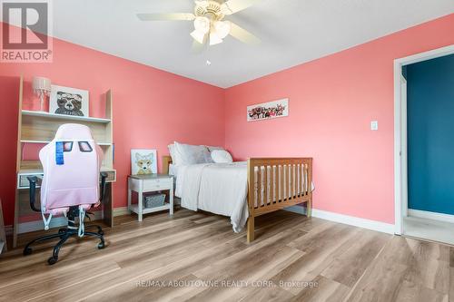 2474 Cavendish Drive, Burlington, ON - Indoor Photo Showing Bedroom