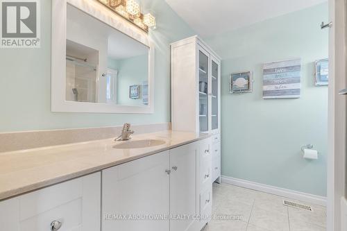 2474 Cavendish Drive, Burlington, ON - Indoor Photo Showing Bathroom