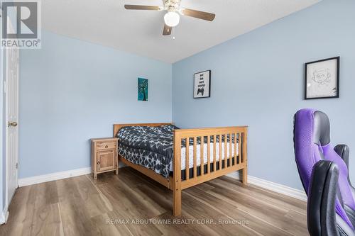 2474 Cavendish Drive, Burlington, ON - Indoor Photo Showing Bedroom