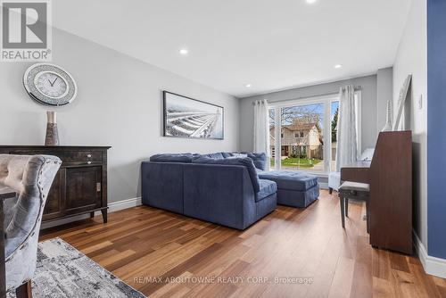 2474 Cavendish Drive, Burlington, ON - Indoor Photo Showing Living Room