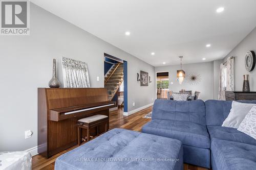 2474 Cavendish Drive, Burlington, ON - Indoor Photo Showing Living Room