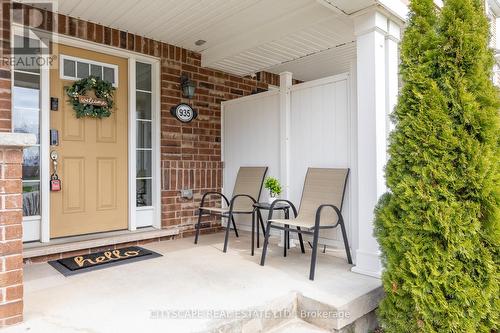 935 NADALIN HEIGHTS  Milton, ON L9T 8R2