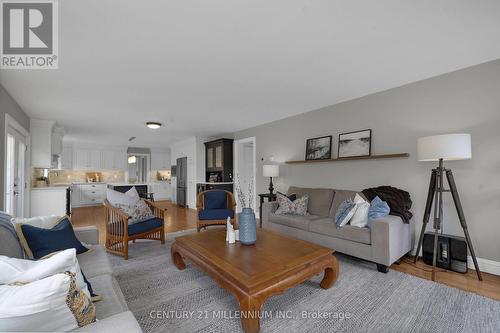 Living Room is open to kitchen - 9610 Sideroad 5 Side Road, Erin, ON - Indoor Photo Showing Living Room