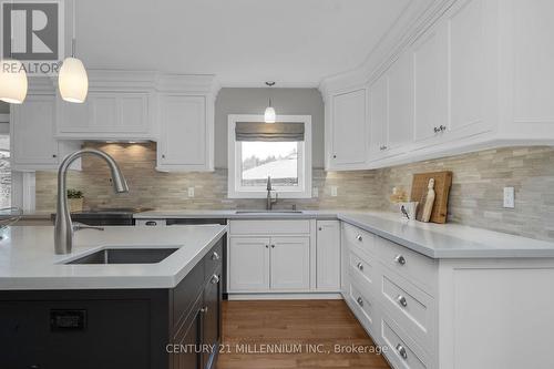 2 Sinks - 9610 Sideroad 5 Side Road, Erin, ON - Indoor Photo Showing Kitchen With Upgraded Kitchen