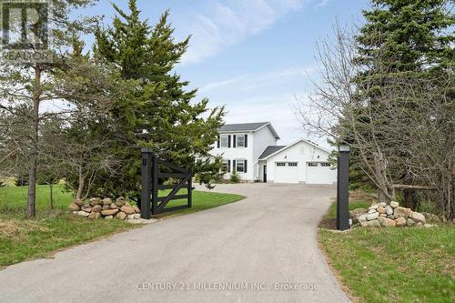 Automated Front Gates - 9610 Sideroad 5 Side Road, Erin, ON - Outdoor