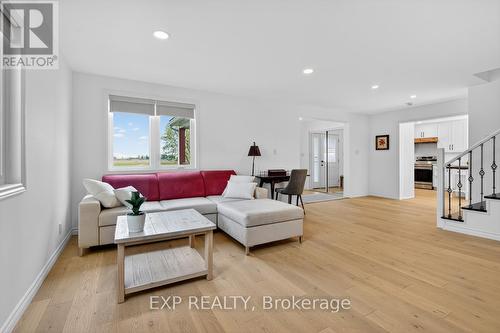 37008 Third Line, Southwold, ON - Indoor Photo Showing Living Room