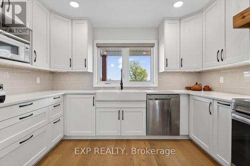 37008 Third Line, Southwold, ON - Indoor Photo Showing Kitchen With Upgraded Kitchen
