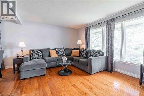 519 Brigadoon Drive, Hamilton, ON - Indoor Photo Showing Living Room
