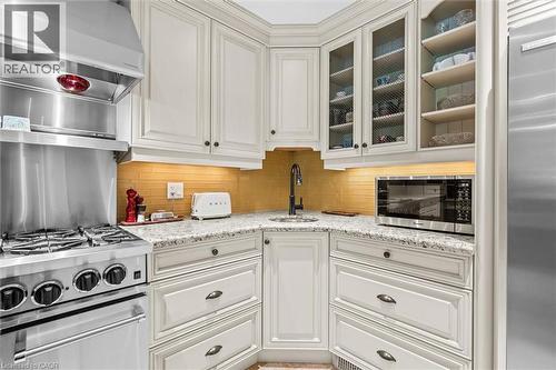 373 Torrance Street, Burlington, ON - Indoor Photo Showing Kitchen