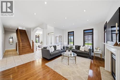 189 Cloverleaf Drive, Ancaster, ON - Indoor Photo Showing Living Room