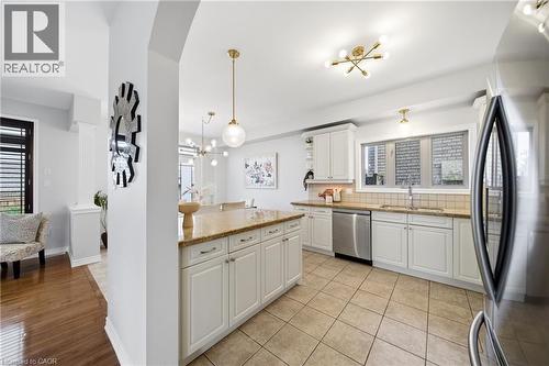 189 Cloverleaf Drive, Ancaster, ON - Indoor Photo Showing Kitchen With Upgraded Kitchen