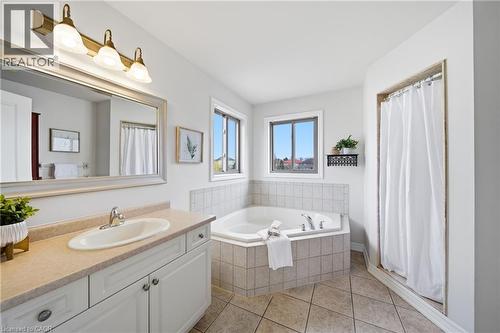 189 Cloverleaf Drive, Ancaster, ON - Indoor Photo Showing Bathroom