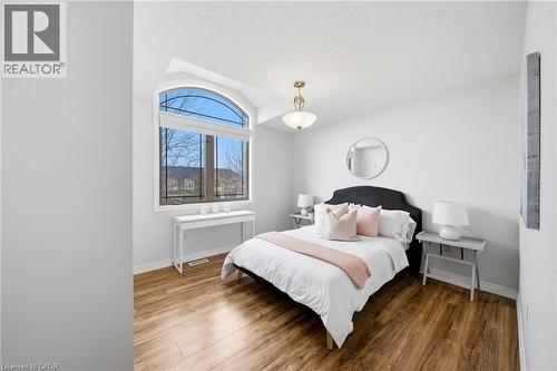 189 Cloverleaf Drive, Ancaster, ON - Indoor Photo Showing Bedroom