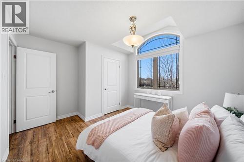 189 Cloverleaf Drive, Ancaster, ON - Indoor Photo Showing Bedroom