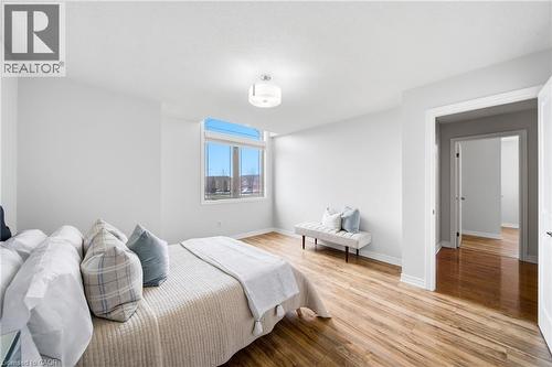 189 Cloverleaf Drive, Ancaster, ON - Indoor Photo Showing Bedroom