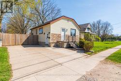 359 ALBERT STREET Strathroy-Caradoc (Nw), ON N7G 1W4