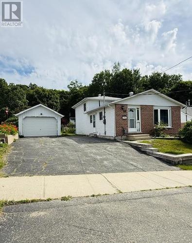 38 Ottawa Ave  Elliot Lake, ON P5A 2P1