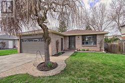 30 NORTHGATE DRIVE Bradford West Gwillimbury, ON L3Z 2H5