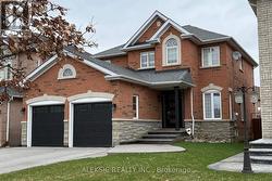 33 HILLPATH CRESCENT  Brampton, ON L6Z 4T7