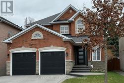33 HILLPATH CRESCENT Brampton, ON L6Z 4T7