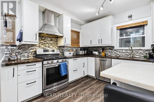 316 North Shore Boulevard W, Burlington, ON - Indoor Photo Showing Kitchen With Upgraded Kitchen