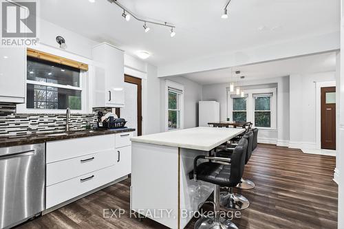 316 North Shore Boulevard W, Burlington, ON - Indoor Photo Showing Kitchen With Upgraded Kitchen